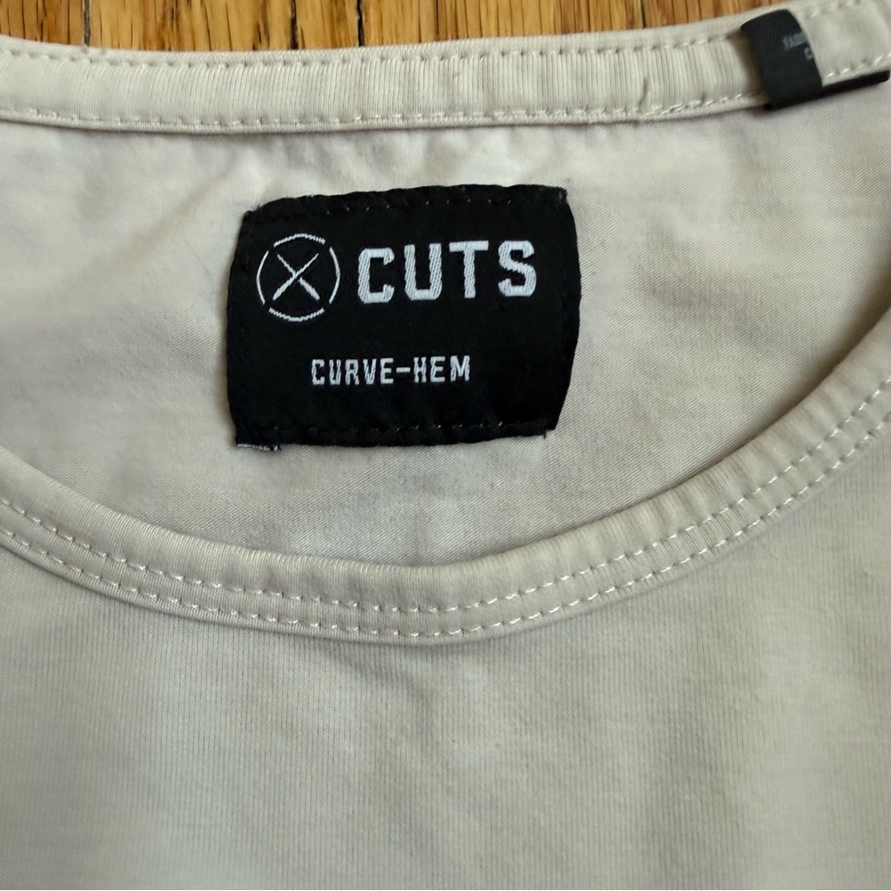 Cuts Clothing AO Curve-Hem Tee - Picture 2 of 4